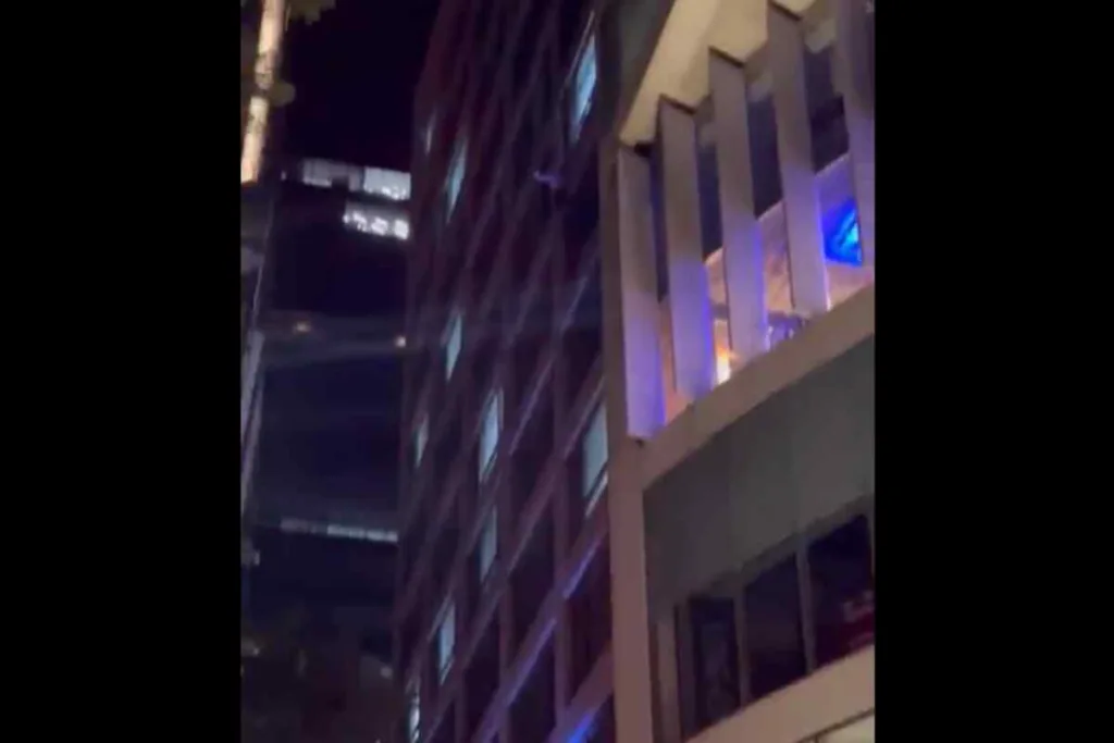 Mujer se arroja desde una habitación en el séptimo piso del Hotel Holiday Inn-CDMX- PASEO DE LA REFORMA