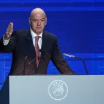 FIFA - Infantino exige parar los partidos por racismo y crea un grupo de trabajo con Vinicius al frente
