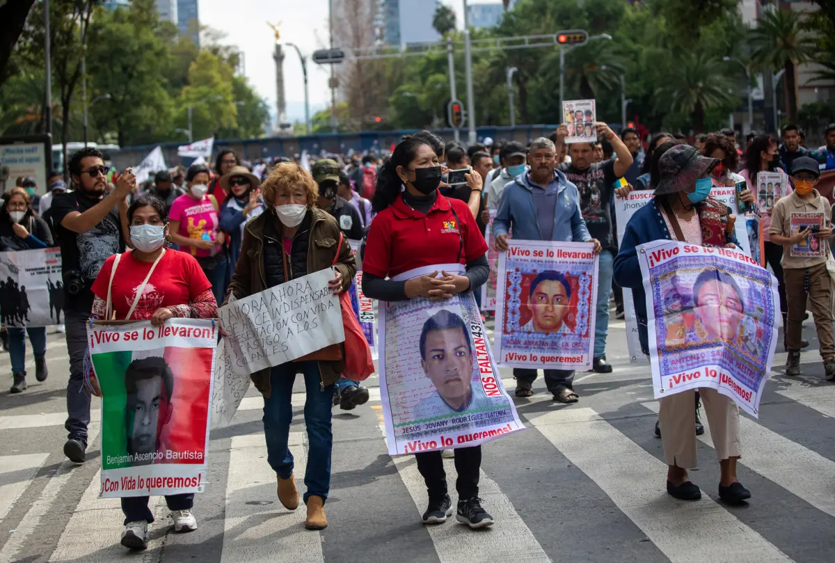 Juez dicta formal prisión contra 8 militares relacionados con el caso Ayotzinapa en México
