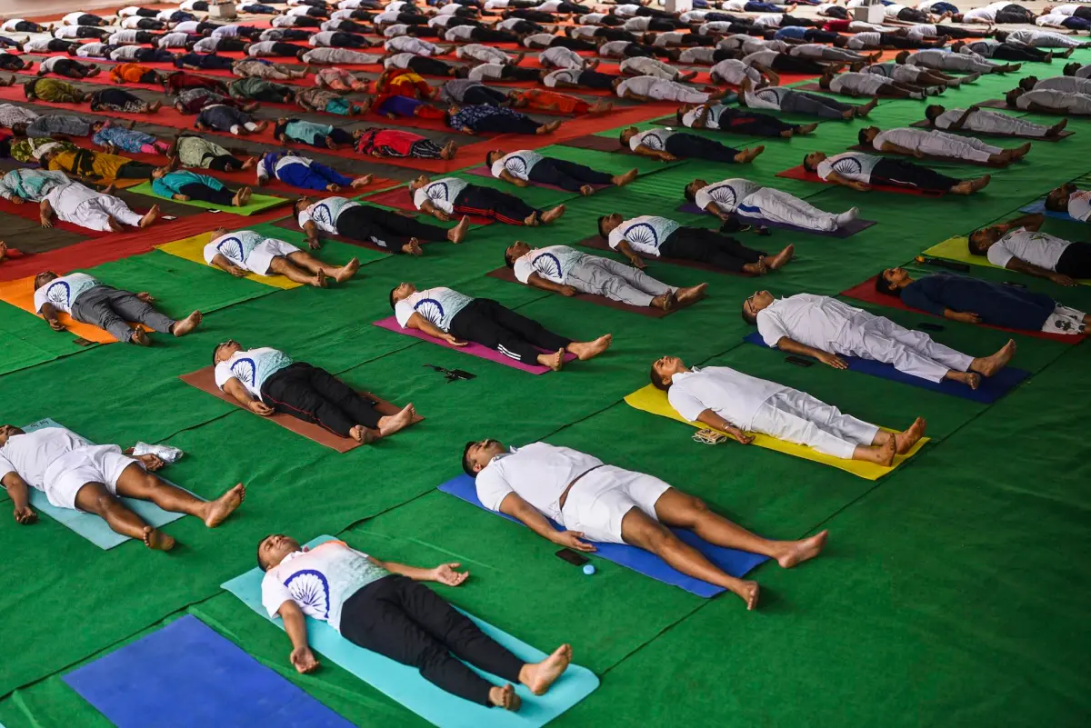 La India bate un récord Guinness con 153.000 participantes en la mayor sesión de yoga 1