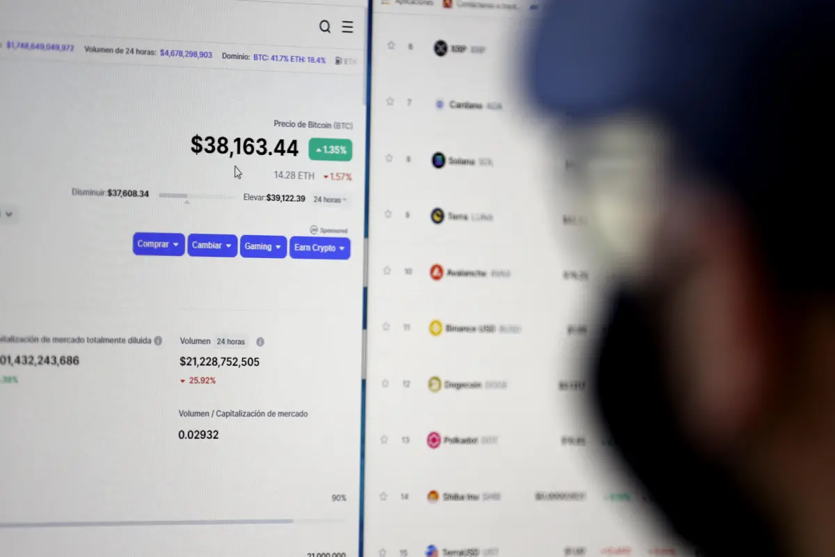 La Policía alerta del profesionalismo en el mercado ilegal de criptomonedas en Colombia