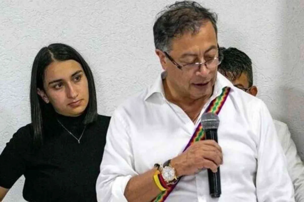 Así respondía Laura Sarabia vía chat a los reclamos de Armando Benedetti