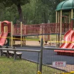 Ácido muriático: el peligroso químico que quemó a 2 niños en parque infantil de Massachusetts