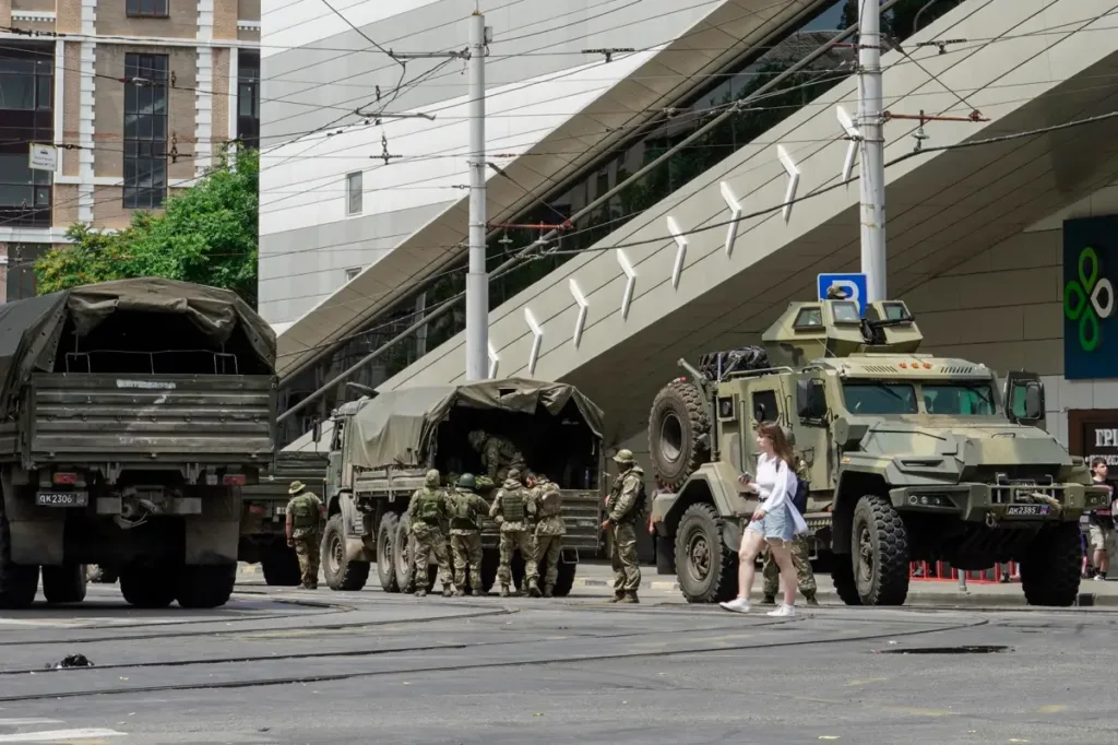 Los mercenarios de Wagner se acercan a Moscú y Putin promete evitar una guerra civil