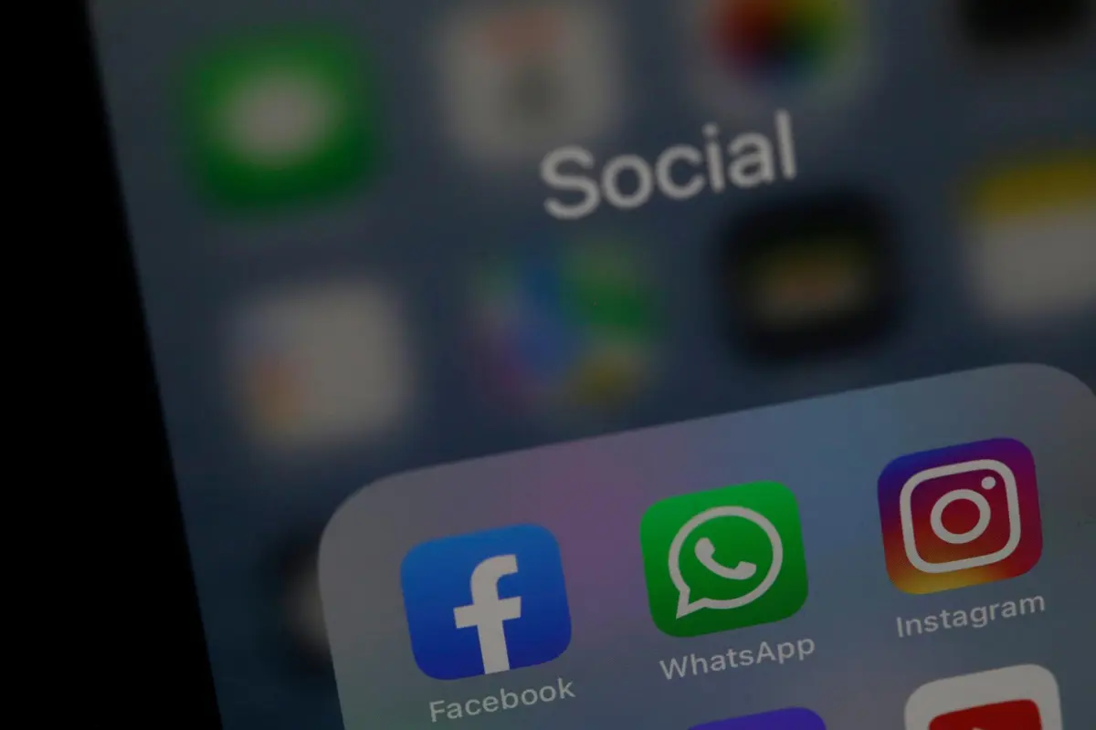 Meta Explora Versiones de Pago de Facebook e Instagram en Europa para Eliminar Anuncios