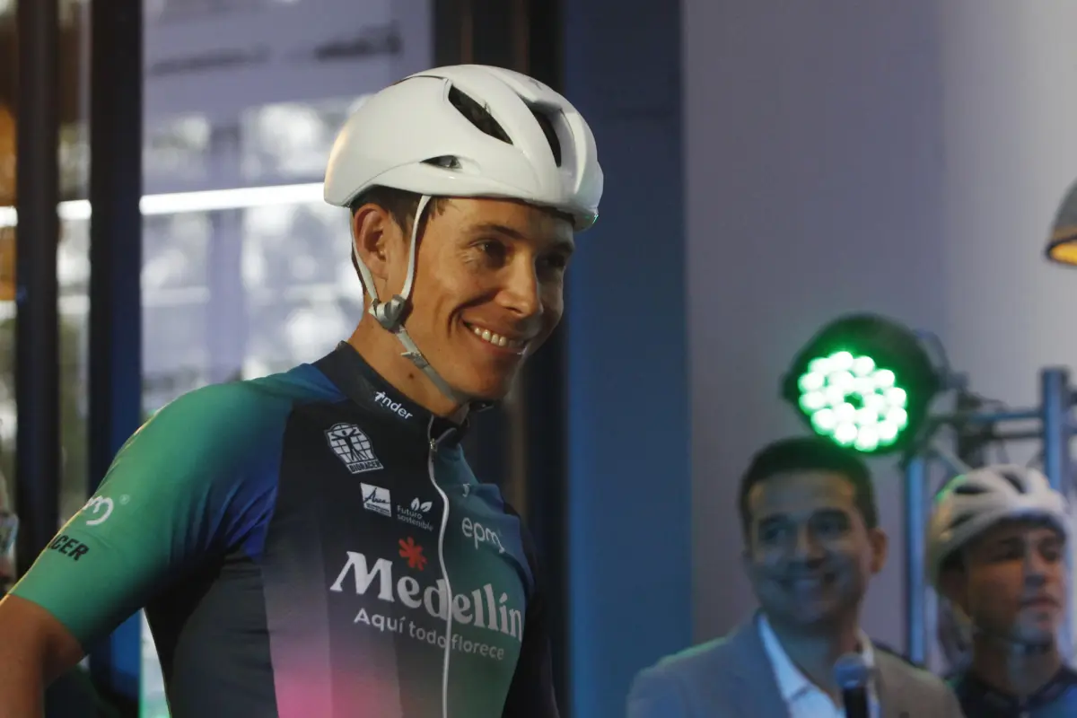 Miguel Ángel López da cátedra en la Vuelta a Colombia con la mira puesta en Europa