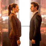 La nueva imagen oficial de Misión Imposible 7 muestra a Tom Cruise en un asombroso salto en paracaídas