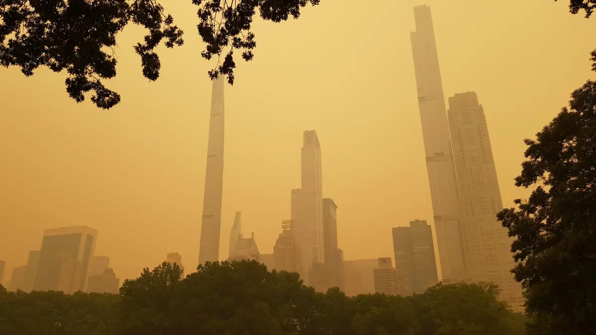 Bomberos de Portugal y España llegan a Canadá para combatir los incendios forestales- Nueva York deja estampas apocalípticas por la contaminación de incendios forestales en Canadá 1