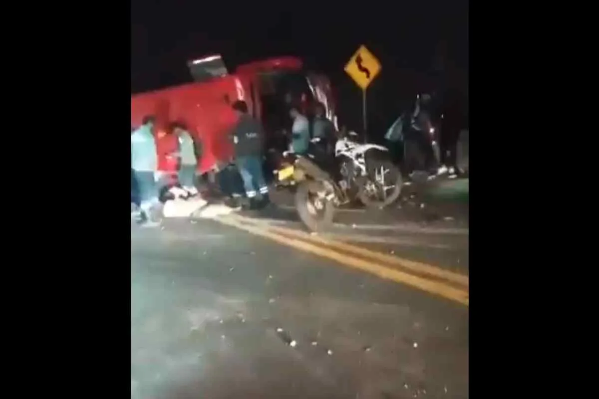 Así fue el grave accidente de un bus en La Chorquina, en Santa Fe de Antioquia