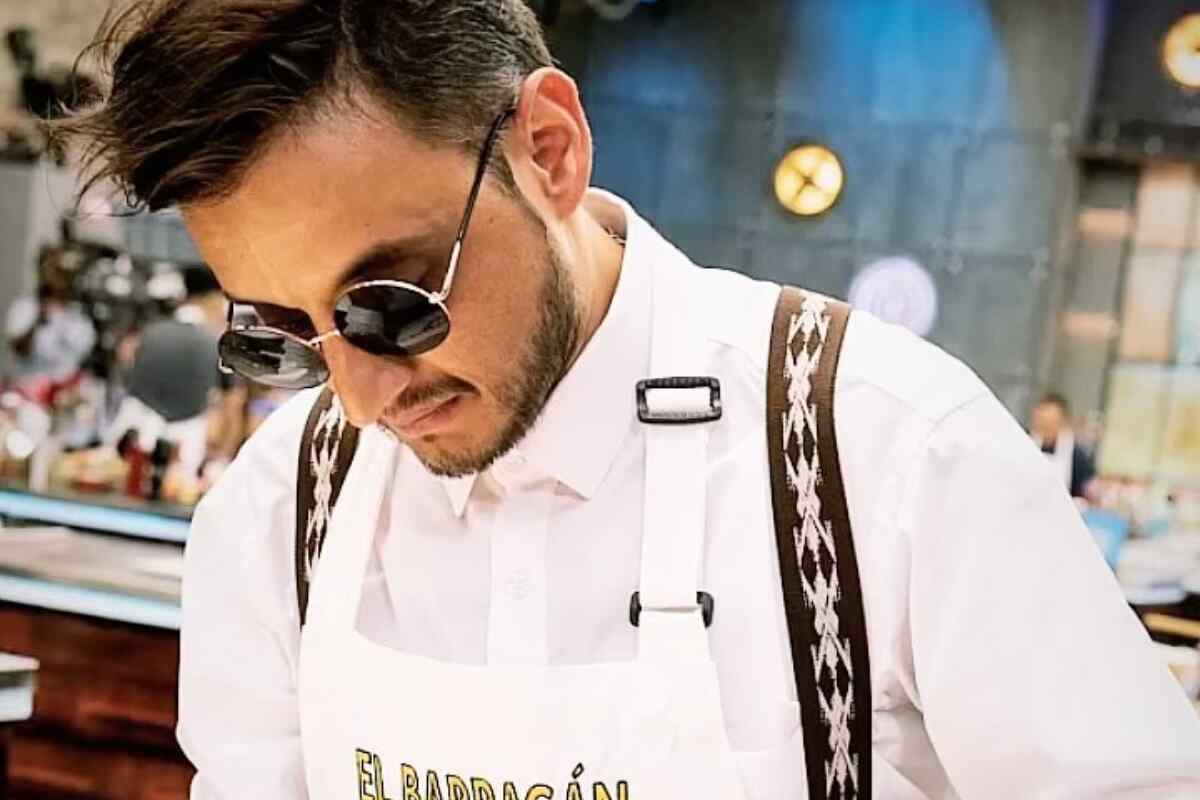 Jairo Ordóñez y Juan Pablo Barragán se besan tras ganar el reto de chocolate en MasterChef