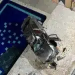 Conductor muere al caer con su carro a piscina desde tercer piso en Medellín