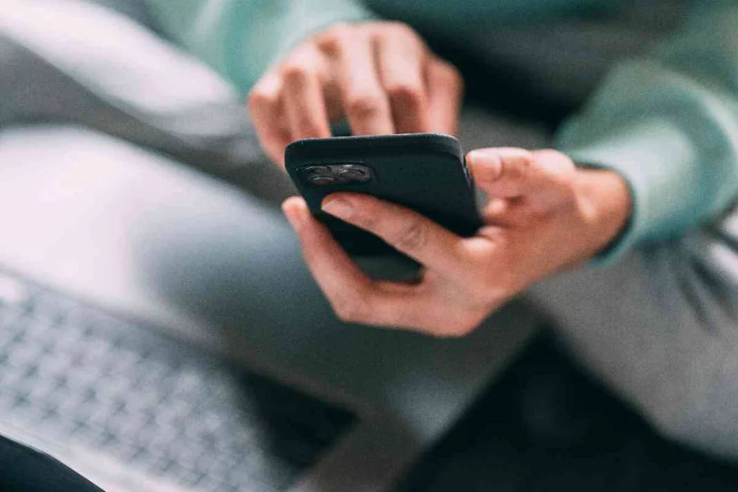 ¿Cómo proteger tu celular de los hackers? Consejos para evitar ser 'chuzado'--- ¿Qué pasa con Claro Colombia? Usuarios reportan intermitencia en sus servicios móviles--Debin en Argentina: Banco Central Anuncia Cambios, Mercado Pago se Opone