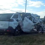 Accidente en Córdoba: un camión impacta contra un auto y mata a una familia chilena