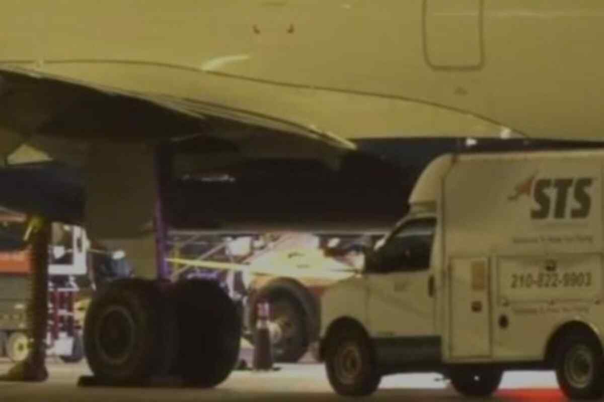 Trabajador succionado por motor de avión de delta Airlines en el Aeropuerto de San Antonio, Texas