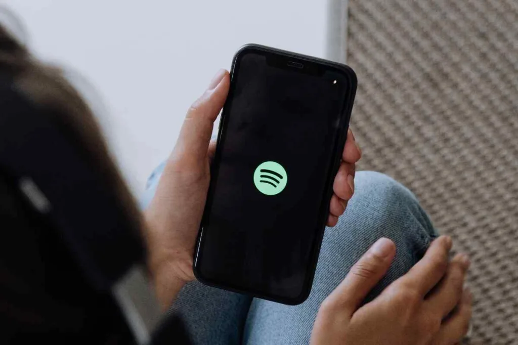 Spotify anuncia despidos y cambios en su división de podcasts