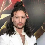 Ezra Miller reaparece y agradece el apoyo de DC Studios en el estreno de 'The Flash'