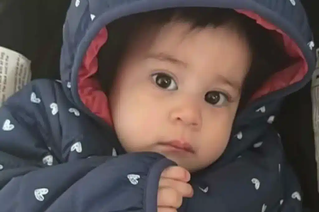 Niña de 16 meses muere de deshidratación tras ser dejada sola por su madre viajera