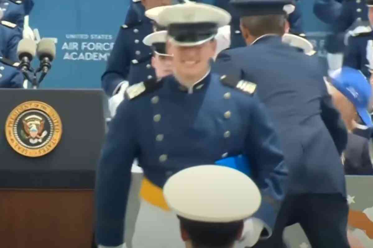 Un saco de arena provoca la caída del presidente Biden en Colorado