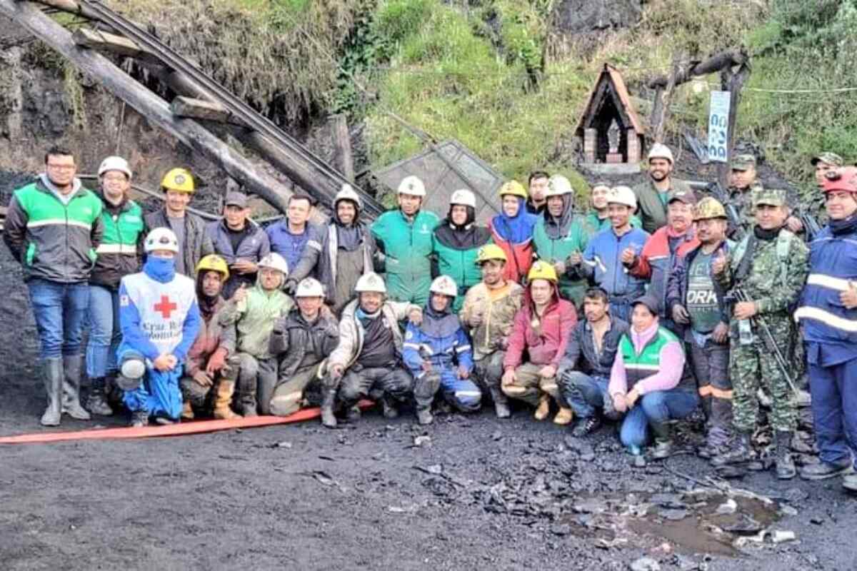 Dos mineros salen con vida de una mina en Zipaquirá tras quedar 3 días bajo tierra