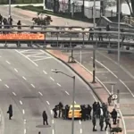 Encapuchados lanzan papa bomba a policía en la Universidad Nacional