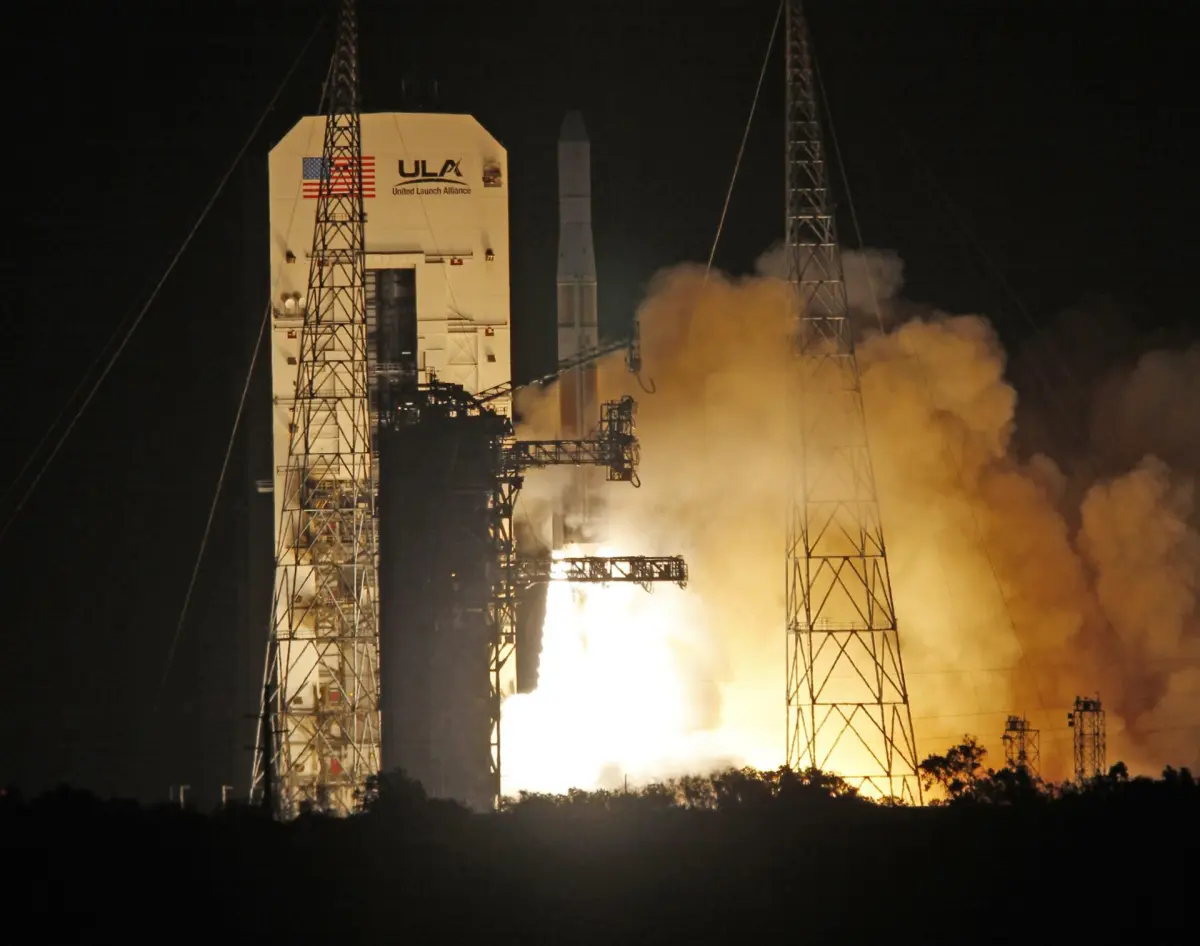 Un cohete Delta IV pone en órbita un satélite de reconocimiento en una misión secreta