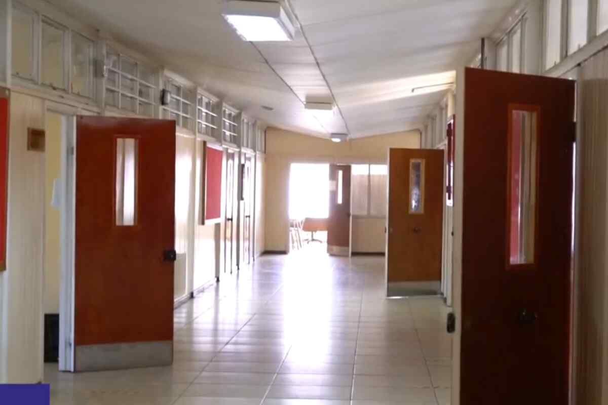 64 Comunas Chilenas No Tendrán Clases: Mineduc Anuncia Suspensión por Sistema Frontal