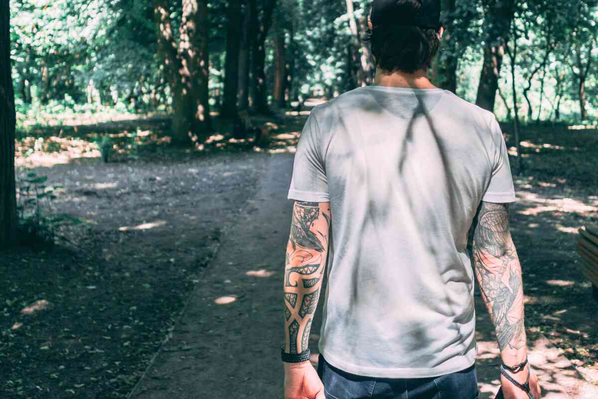 Cómo cuidar tus tatuajes de los dañinos rayos del sol: Sigue estos consejos para su protección