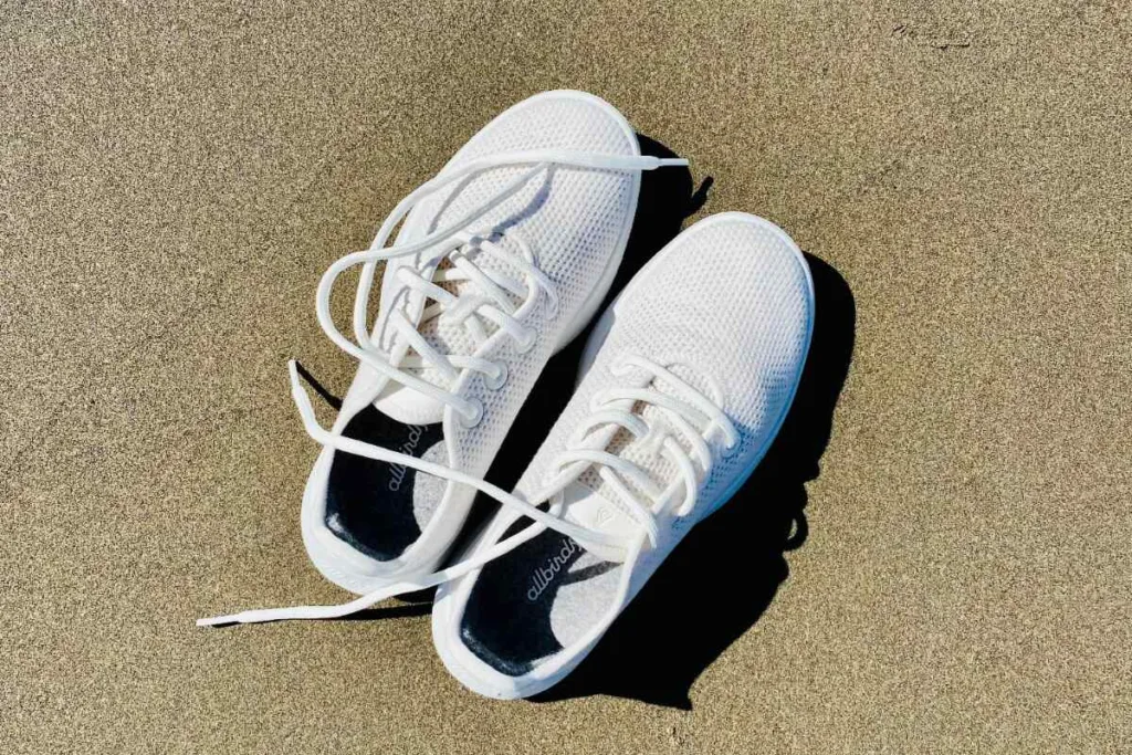 Guía práctica para mantener tus tenis blancos impecables