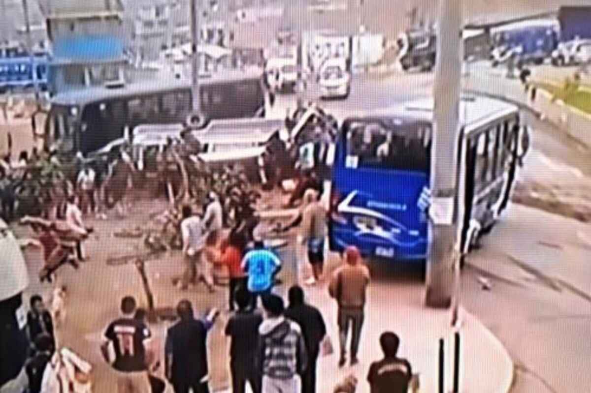 Accidente en Pasamayito: cúster embiste a bus y provoca cuatro fallecimientos