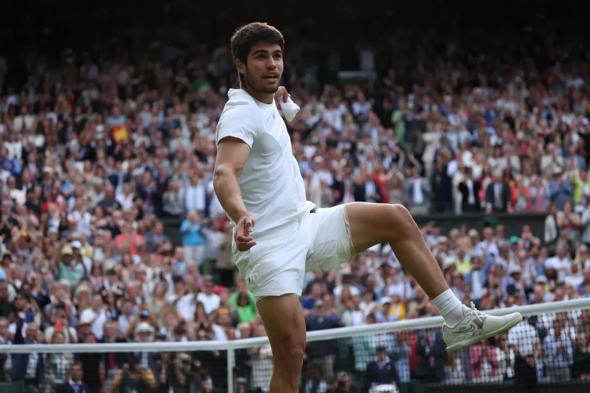 Alcaraz borda su primer Wimbledon