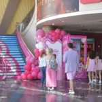Barbie y Oppenheimer le dan a la industria del cine un fin de semana supertaquillero
