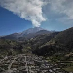 Cenizas del volcán Ubinas llegan hasta Puno en la frontera de Perú con Bolivia
