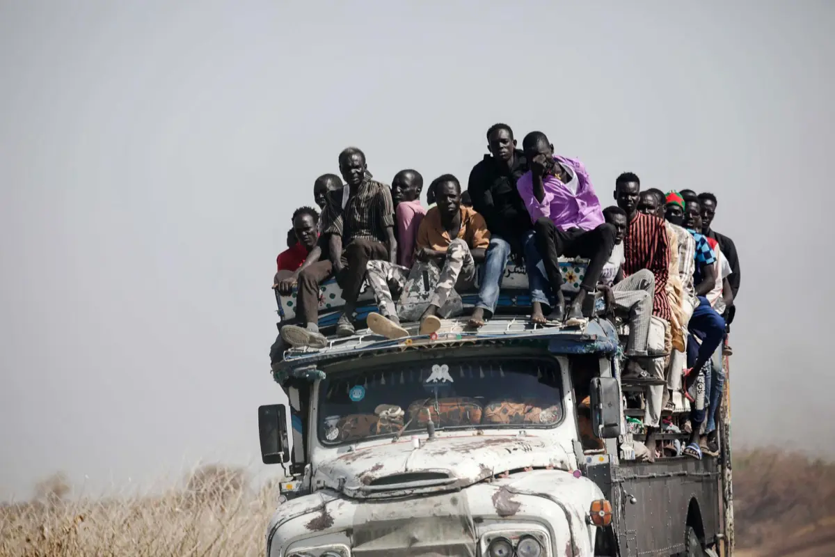 Cientos de cadáveres abandonados en la carretera en Darfur, según Save the Children