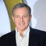 Disney extiende el contrato de su director ejecutivo, Bob Iger, hasta 2026