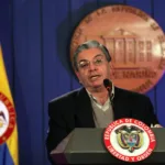 El Gobierno colombiano designa al equipo para negociar la paz con una disidencia de las FARC