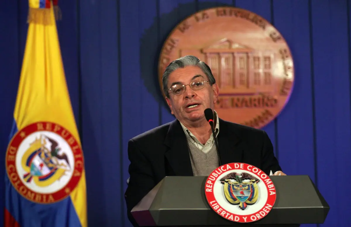 El Gobierno colombiano designa al equipo para negociar la paz con una disidencia de las FARC