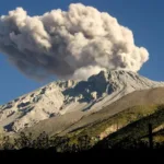 El volcán peruano Ubinas inicia etapa explosiva