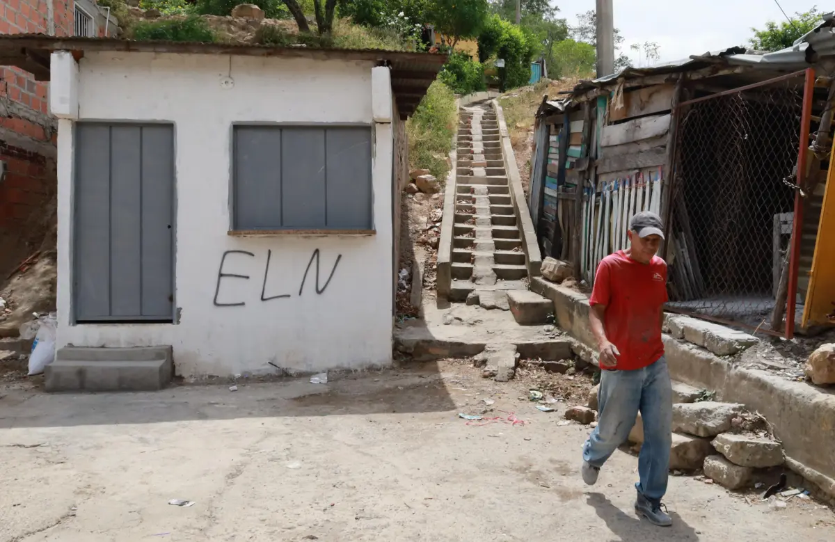 Exigen al ELN y al Clan del Golfo permitir el libre tránsito de personas en el oeste de Colombia