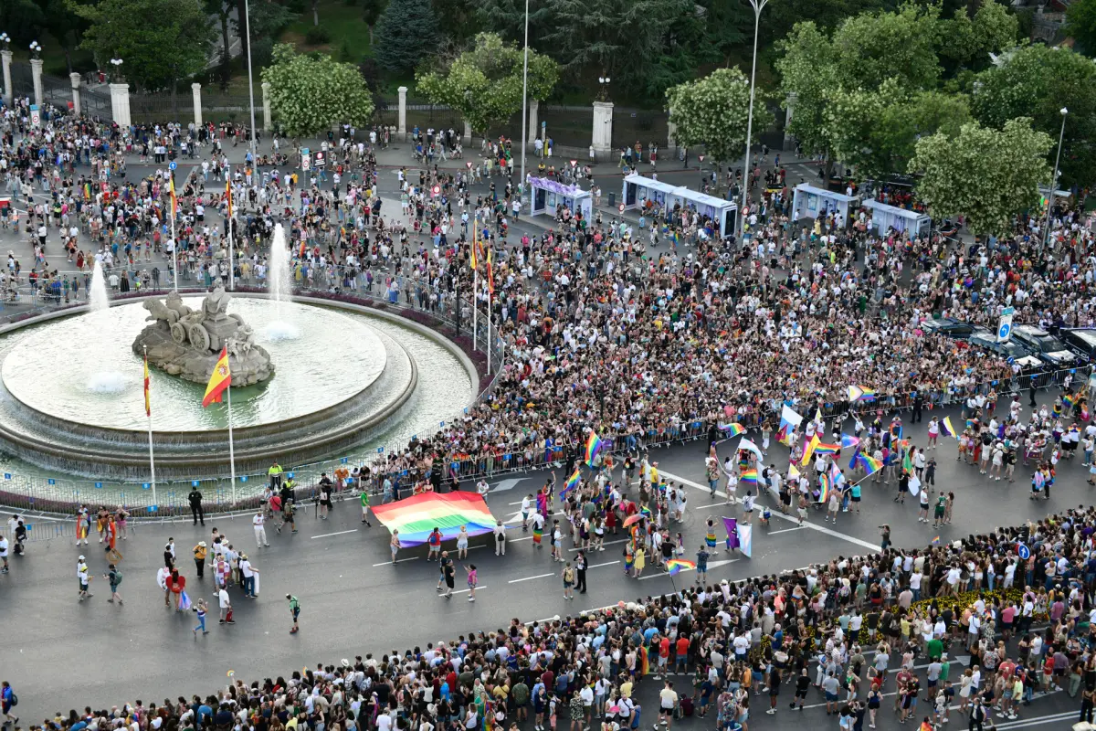 La Delegación del Gobierno cifra en 800.000 los asistentes a marcha del Orgullo de Madrid