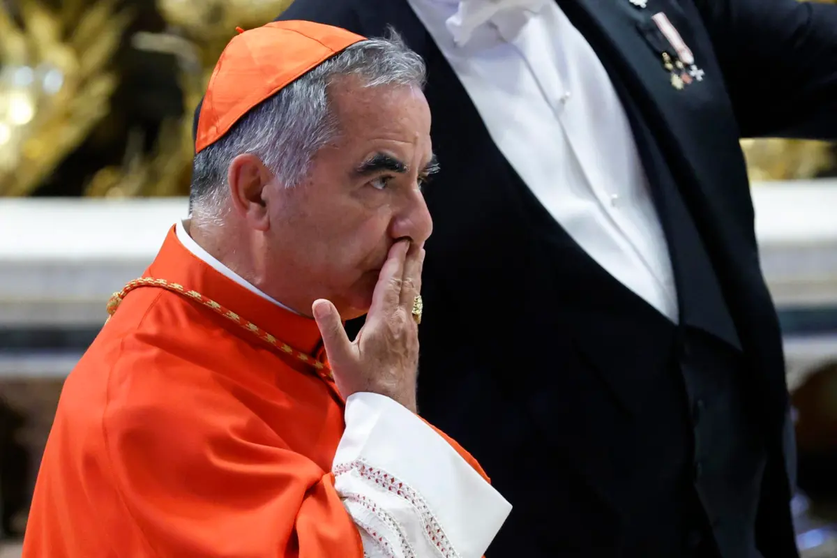 La Fiscalía del Vaticano pide 7 años y 3 meses de cárcel para el cardenal Becciu