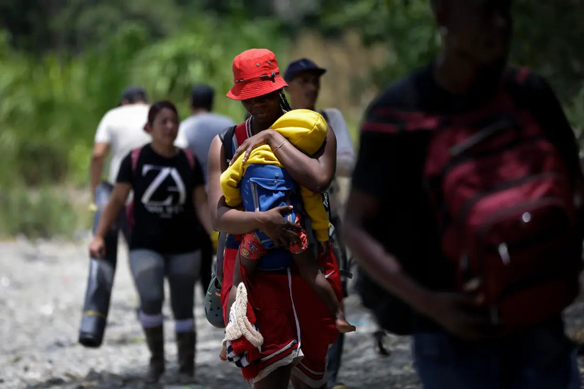 La mujer migrante es víctima de más ataques, que se intensifican en la selva del Darién -- Petro mintió sobre propuesta de EE.UU. de construir un muro en el Darién