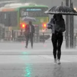 Las lluvias torrenciales continúan en la costa oeste de Japón y causan un muerto