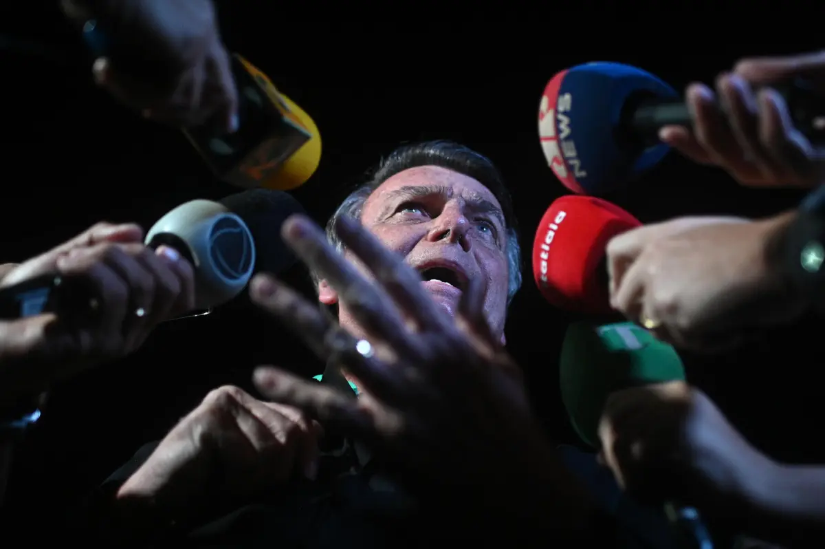 Lula dice que la inhabilitación de Bolsonaro no amenaza la tranquilidad del Gobierno