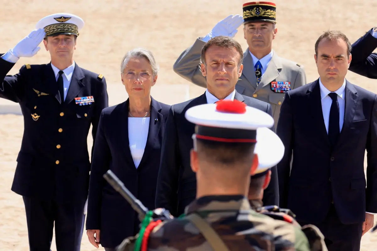 Macron elogia el espíritu de sacrificio de los soldados que liberaron Francia
