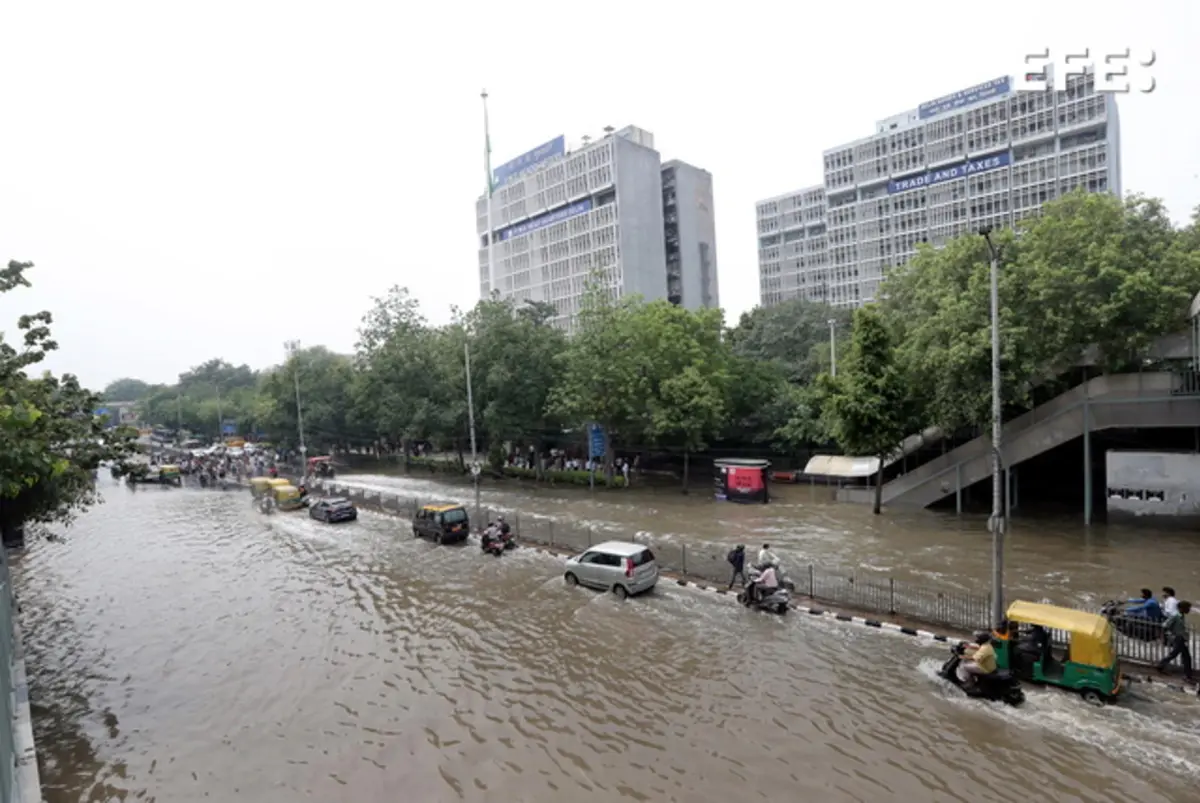 Nueva Delhi regresa lentamente a la normalidad tras históricas inundaciones