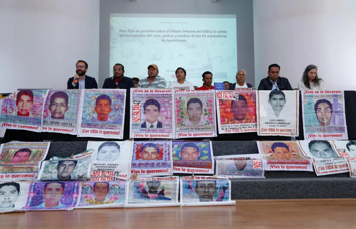 Padres de estudiantes de Ayotzinapa exigen reunirse con el presidente de México