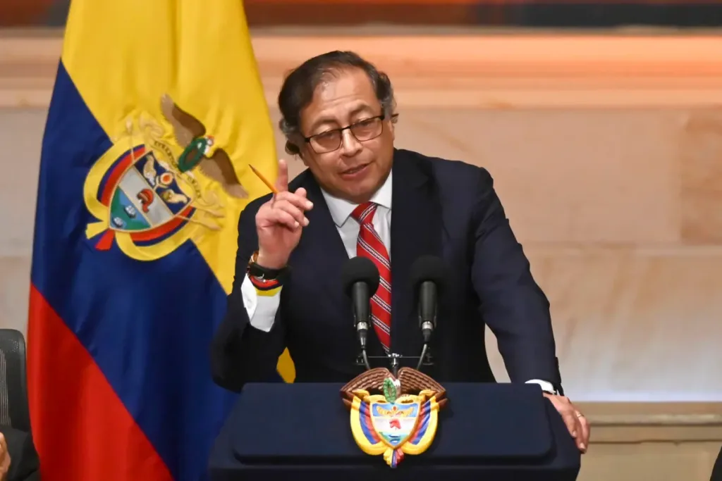 Petro propone que el Gobierno compre hoja de coca para producir fertilizantes