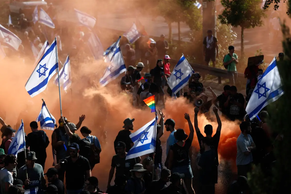 Principales periódicos israelíes imprimen portadas negras tras aprobación de polémica ley
