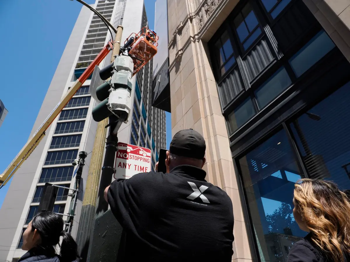 Retiran el letrero gigante del nuevo logotipo de Twitter en San Francisco tras quejas
