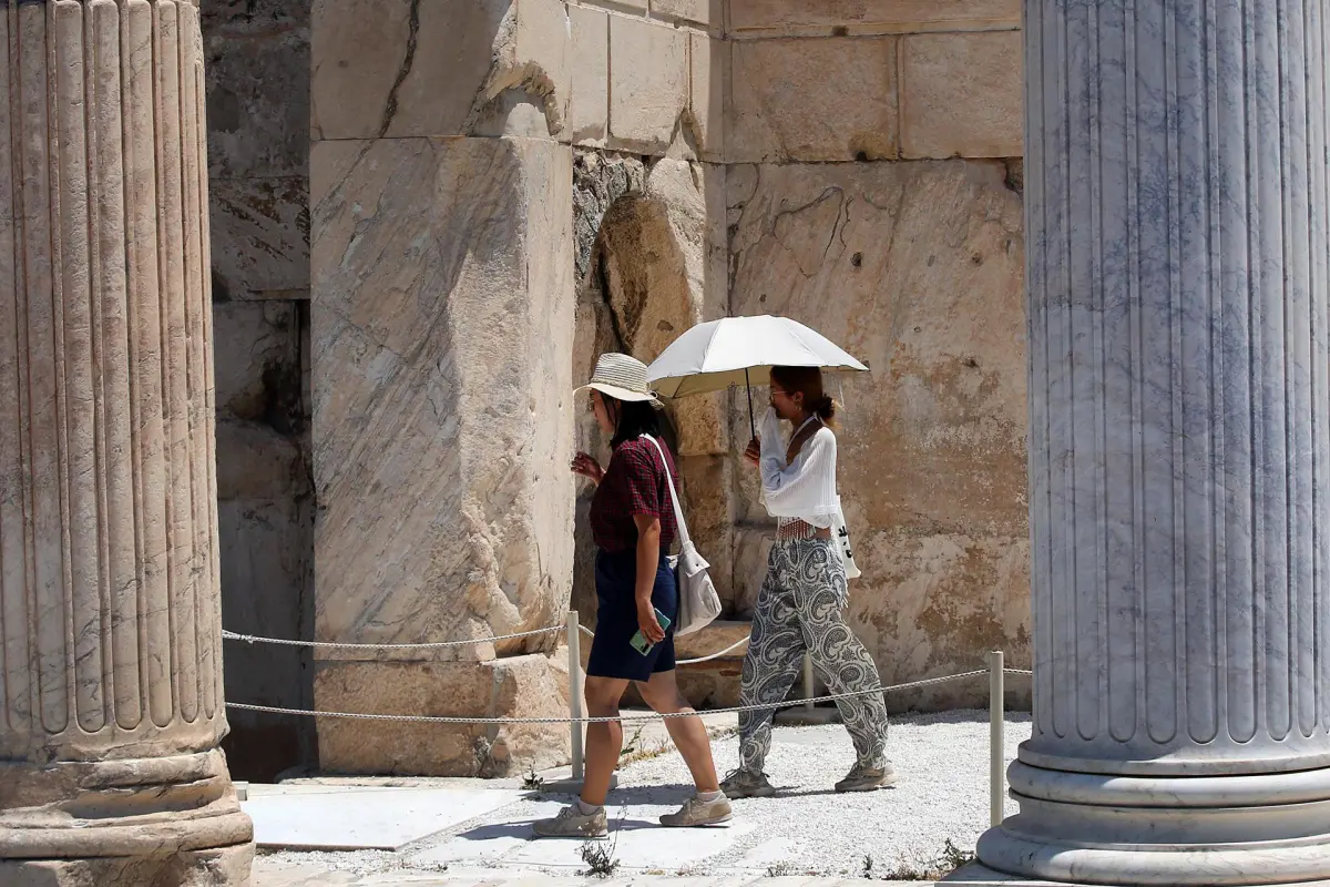 Teletrabajo y salas públicas frías - Grecia afronta una ola de calor de hasta 44 grados